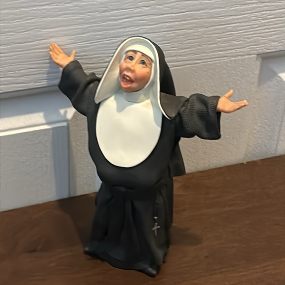 Studio Collection Happy Habits By Deb Wood Sister Mary Hallelujah Figurine - Picture 2 of 8